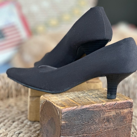 Aerosols Women’s Low Heel - Picture 2 of 10